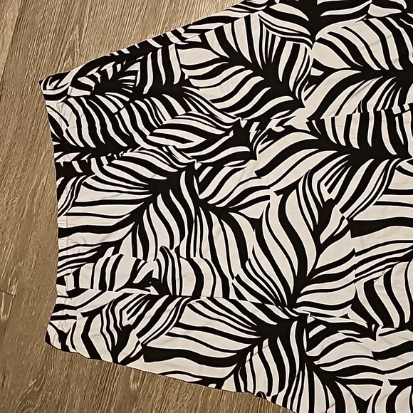 Susan Graver 2XP black and white womens plus size skirt!! - Picture 2 of 4